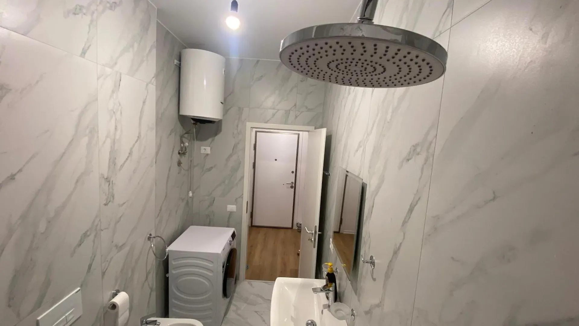 Hena'S Apartament Appartement Tirana