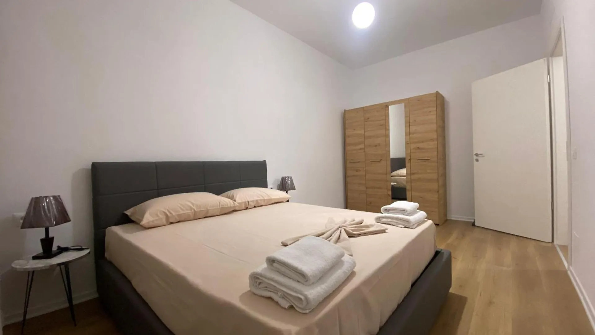 Hena'S Apartament Appartement Tirana